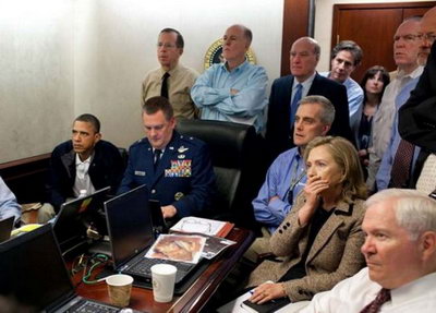 Обама и Клинтон смотрят прямую трансляцию